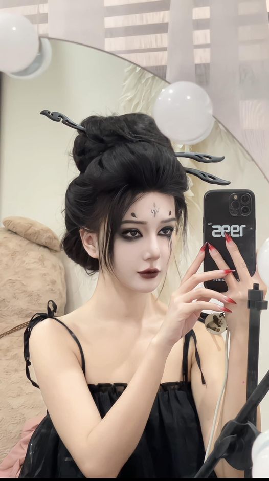 Hot girl phòng net cosplay “Nhện Tinh Tứ Nương” mê hoặc fan Black Myth: Wukong