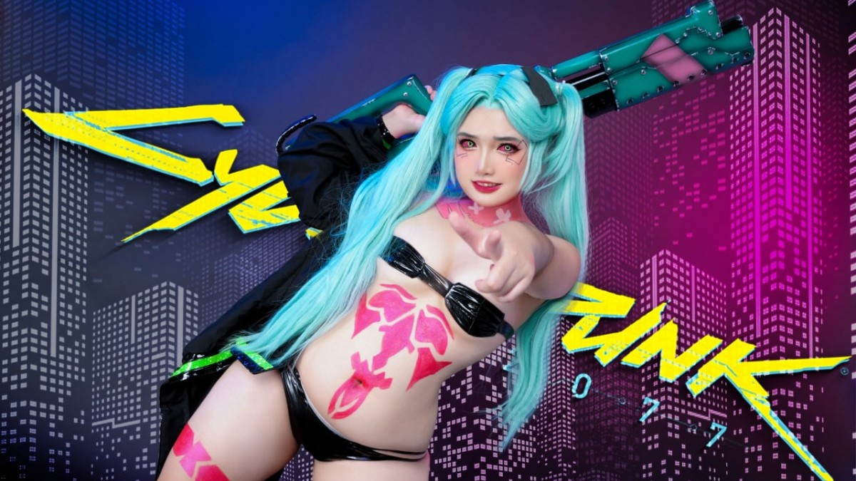 Mỹ nhân lộ mặt mộc, khác biệt hoàn toàn khi cosplay nhân vật 18+