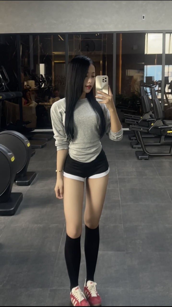 Hot girl nhận loạt ý kiến trái chiều với outfit từ phòng gym ra sân cầu lông