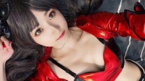 Tohsaka Rin quyến rũ ngây ngất với màn cosplay mới đầy mê hoặc