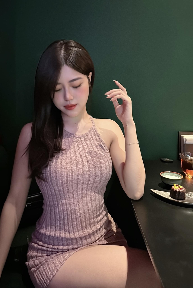 Nữ streamer bức xúc khi đăng ảnh mộc, bị fan nam 'hỏi khó' chuyện nhạy cảm