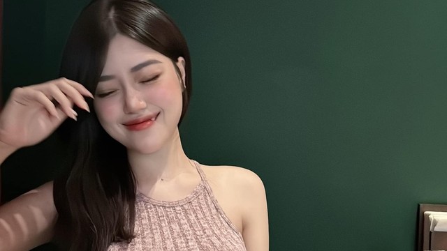 Nữ streamer bức xúc khi đăng ảnh mộc, bị fan nam 'hỏi khó' chuyện nhạy cảm