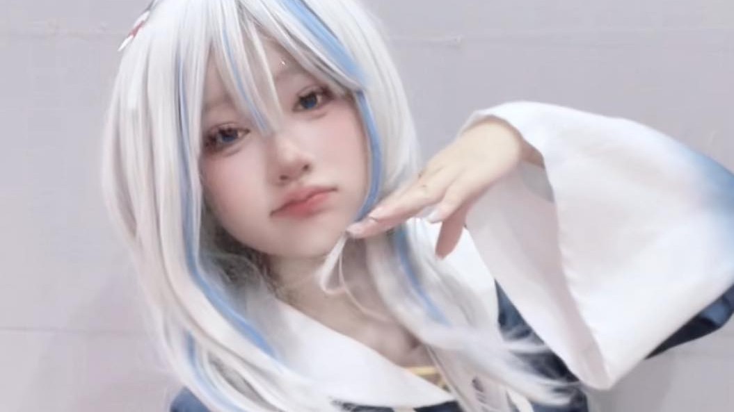 Cosplay tướng Genshin Impact, khoe góc nghiêng khiến fan "bỏng mắt"