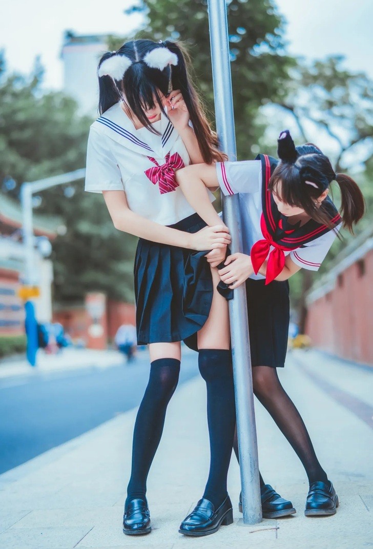 Cherry Neko và bạn thân cosplay 2 bé mèo khiến ai cũng muốn bắt về nuôi