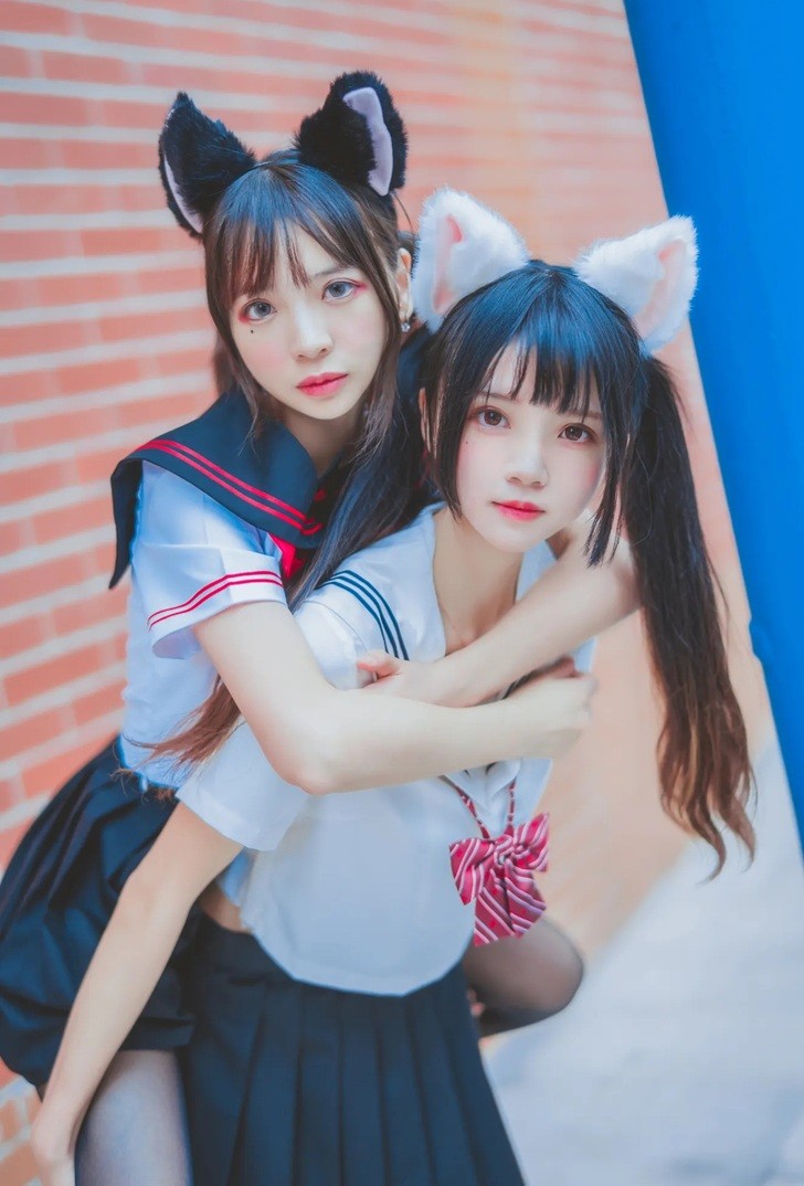 Cherry Neko và bạn thân cosplay 2 bé mèo khiến ai cũng muốn bắt về nuôi