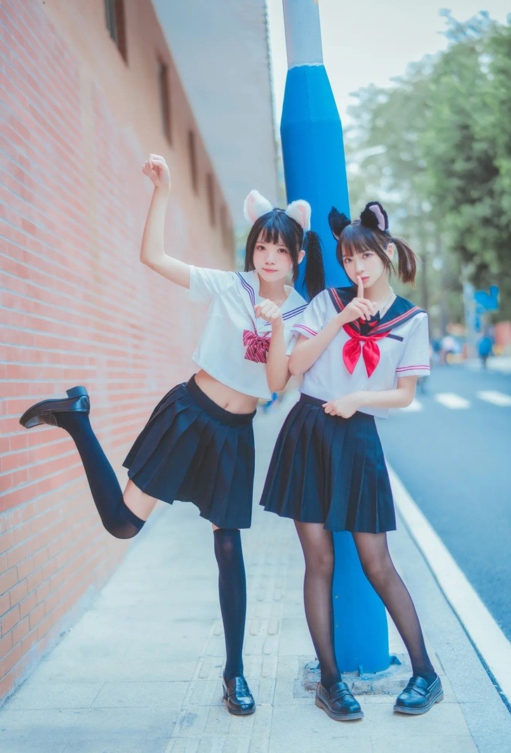 Cherry Neko và bạn thân cosplay 2 bé mèo khiến ai cũng muốn bắt về nuôi