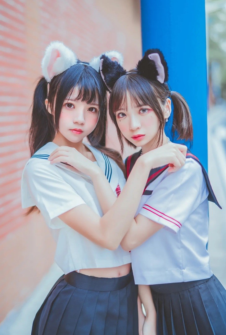 Cherry Neko và bạn thân cosplay 2 bé mèo khiến ai cũng muốn bắt về nuôi