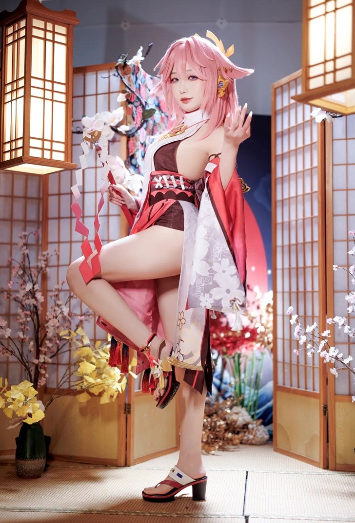 Ngắm Yae Miko - Genshin Impact phiên bản cosplay tràn viền