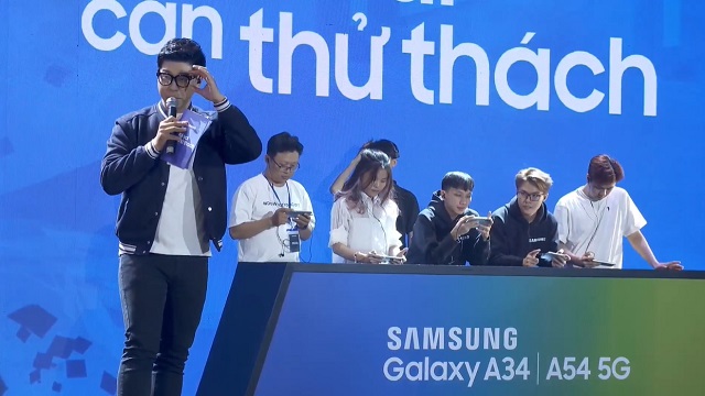 &amp;quot;Chiến thần gaming&amp;quot; Galaxy A54 5G tự tin tỏa sáng trên sân khấu trong trận đấu Liên Quân kịch tính đêm ra mắt