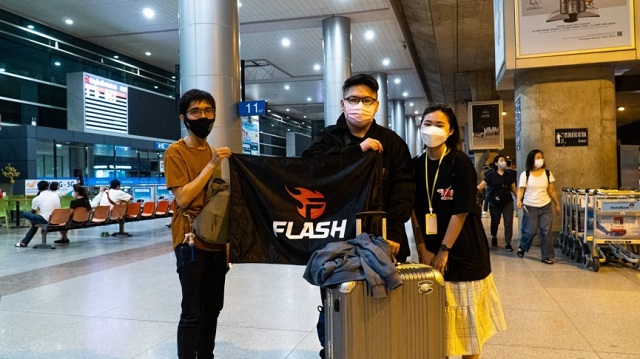 LQM: HLV Rainer chính thức đến Việt Nam hội quân cùng Team Flash