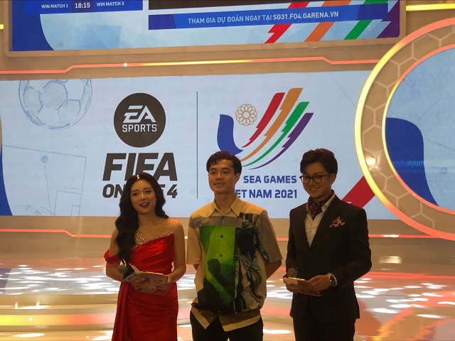 Văn Toàn bất ngờ xuất hiện trong ngày chung kết FIFA Online 4 tại SEA Games 31