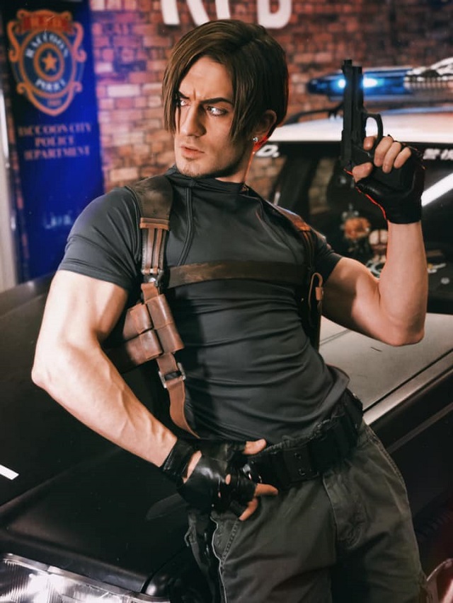 Resident Evil 4 Remake: Cosplay Leon thiêu đốt mọi ánh nhìn