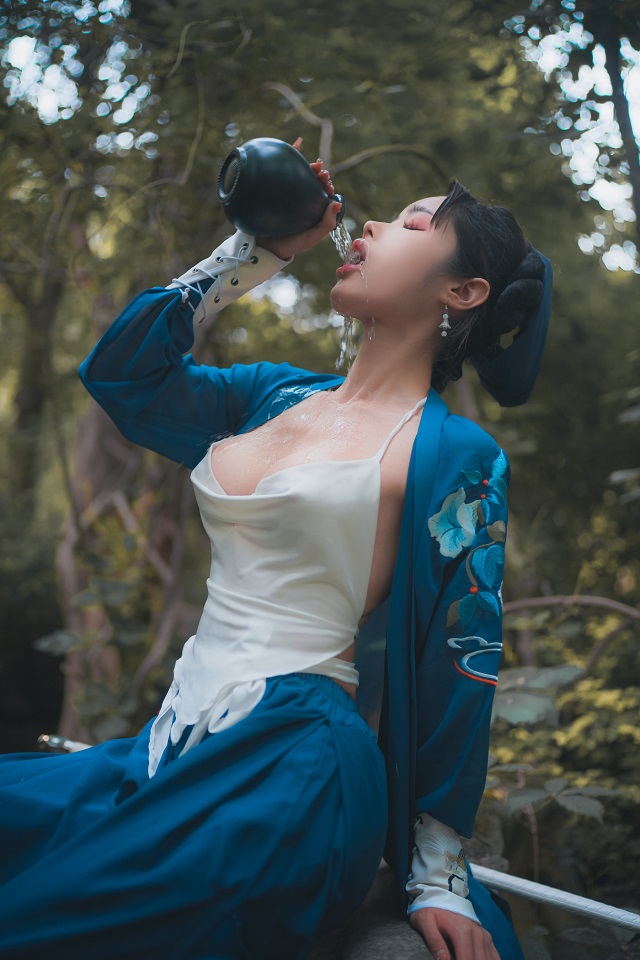 'Rửa mắt' cùng loạt ảnh cosplay Lệnh Hồ Xung phiên bản nữ cực 'tốn máu'