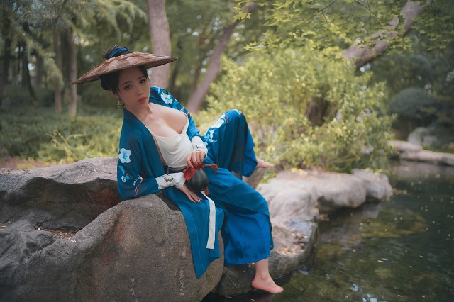 'Rửa mắt' cùng loạt ảnh cosplay Lệnh Hồ Xung phiên bản nữ cực 'tốn máu'