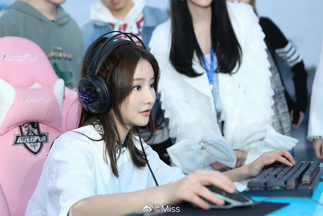 Nữ streamer số 1 Trung Quốc khiến fan điêu đứng vì thông báo giải nghệ