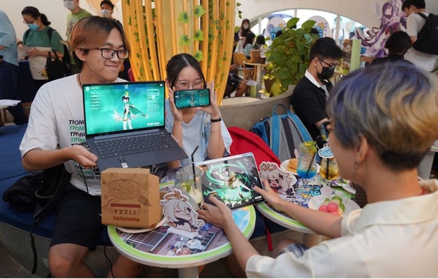 Hàng trăm game thủ Genshin Impact nườm nượp đổ về sự kiện chủ đề Hoyo Fest tại Hà Nội