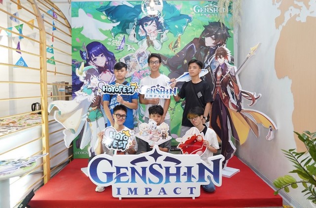 Hàng trăm game thủ Genshin Impact nườm nượp đổ về sự kiện chủ đề Hoyo Fest tại Hà Nội