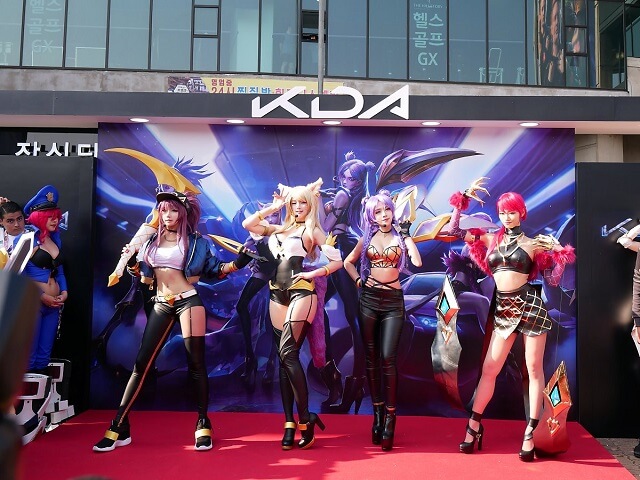 Cùng nhóm cosplay Spiral Girl hóa thân thành K/DA tại Chung Kết Thế Giới