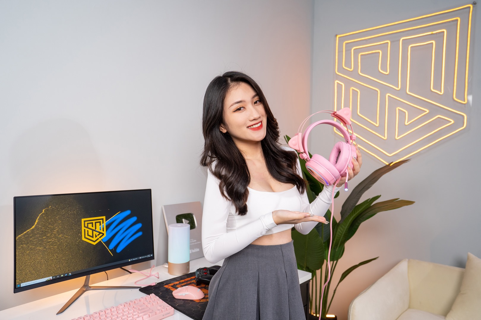 Thương hiệu Gaming Gear - E-Dra bắt tay hợp tác cùng “Mỹ nữ MC Esports” Linh Nắng