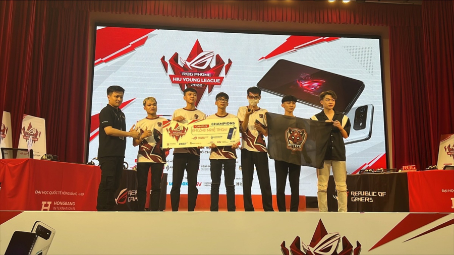 Chung kết ROG HIU Young League 2022: Đại học Hutech đăng quang giải Campus